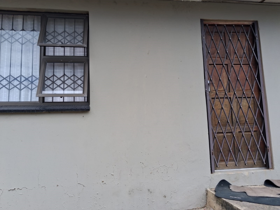 To Let 1 Bedroom Property for Rent in Summerpride Eastern Cape